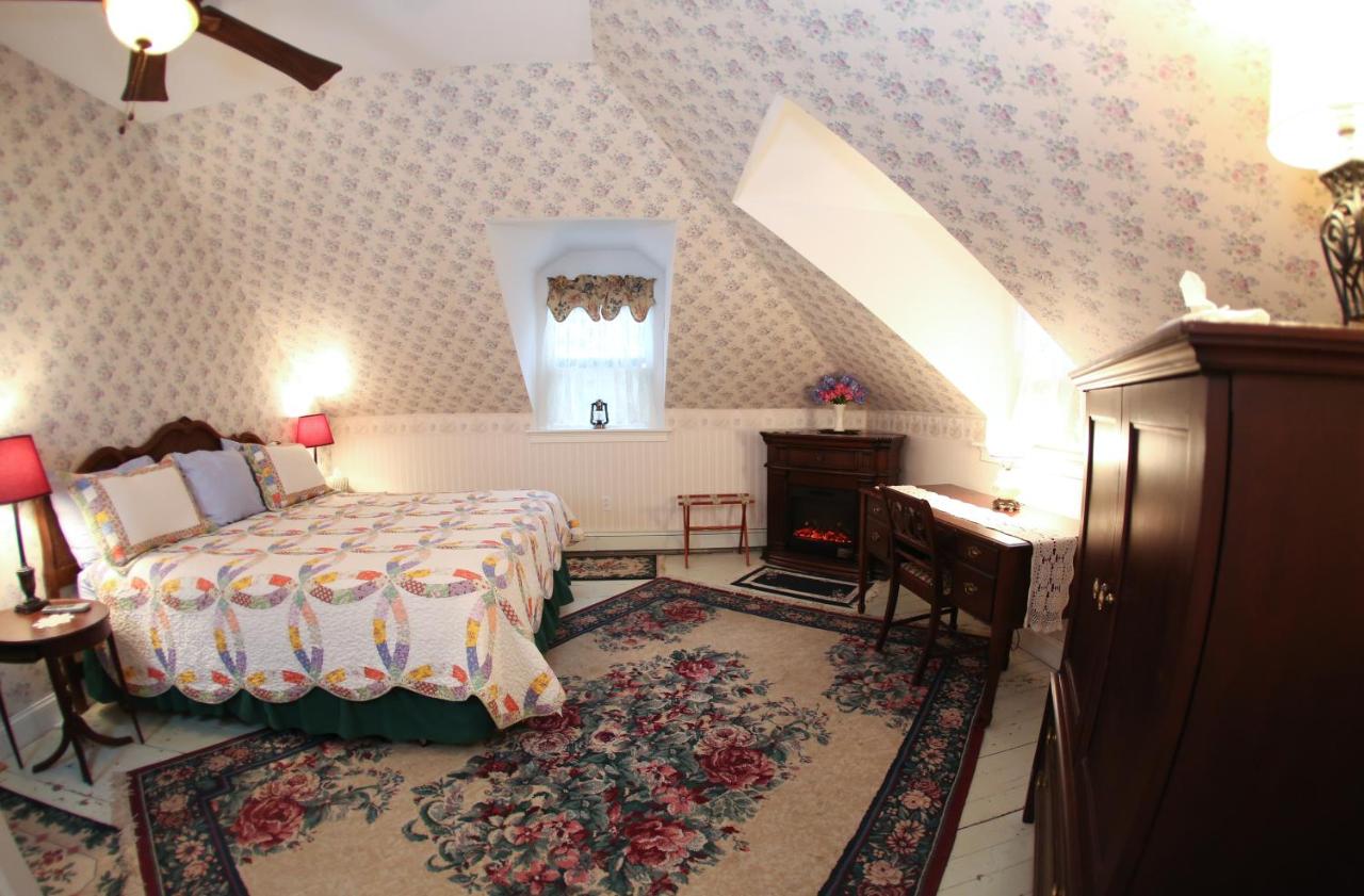 | Center Harbor Sutton House B & B