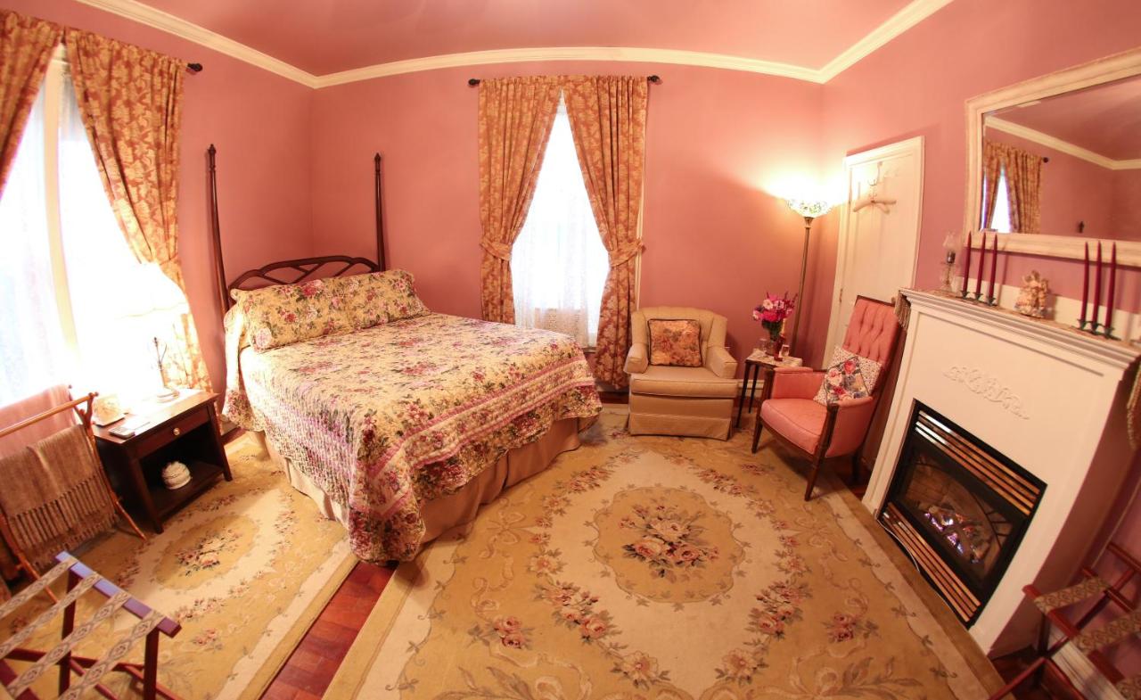 | Center Harbor Sutton House B & B