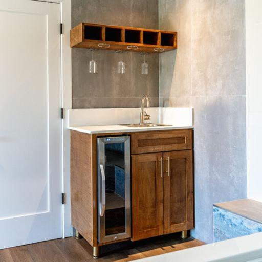 Suite with Hot Tub at Homestay Suites - Studios & Spas