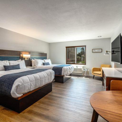 Deluxe Double Room at Homestay Suites - Studios & Spas