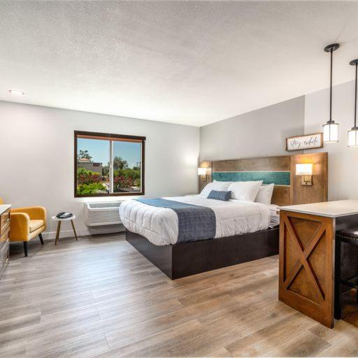 Superior Studio at Homestay Suites - Studios & Spas