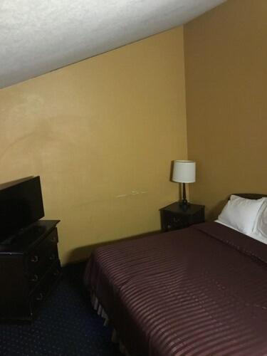 | Smokey Point Motor Inn