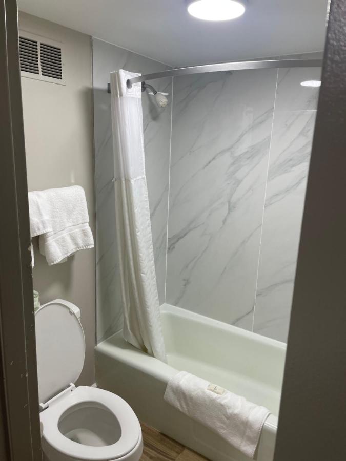 King Studio Suite - Non-Smoking at Days Inn by Wyndham Valdosta/Near Valdosta Mall