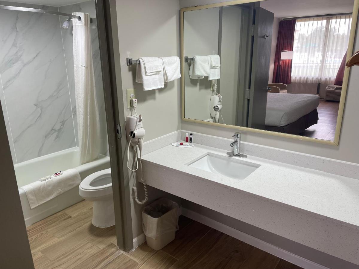 King Studio Suite - Non-Smoking at Days Inn by Wyndham Valdosta/Near Valdosta Mall