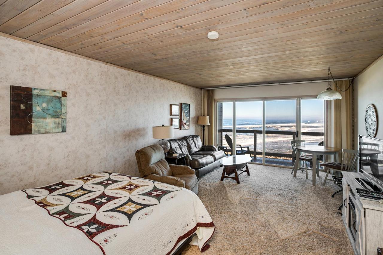 | Lanai at the Cove
