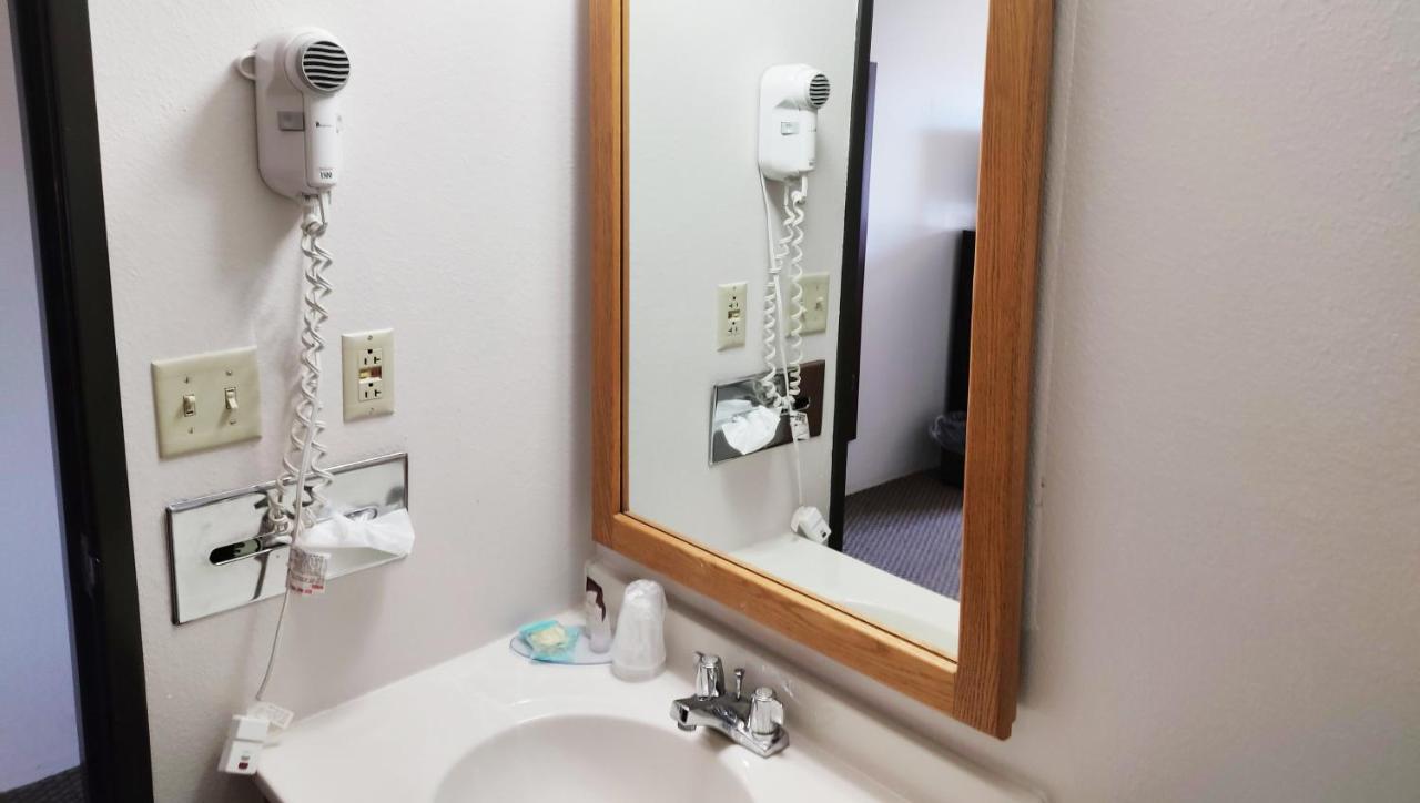 Double Room 2nd Floor at Magnuson Hotel Ironwood