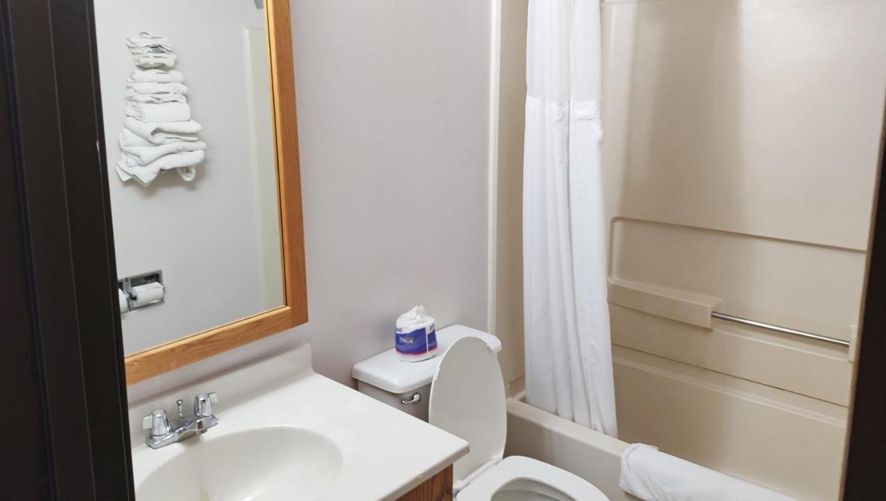 Double Room 2nd Floor at Magnuson Hotel Ironwood
