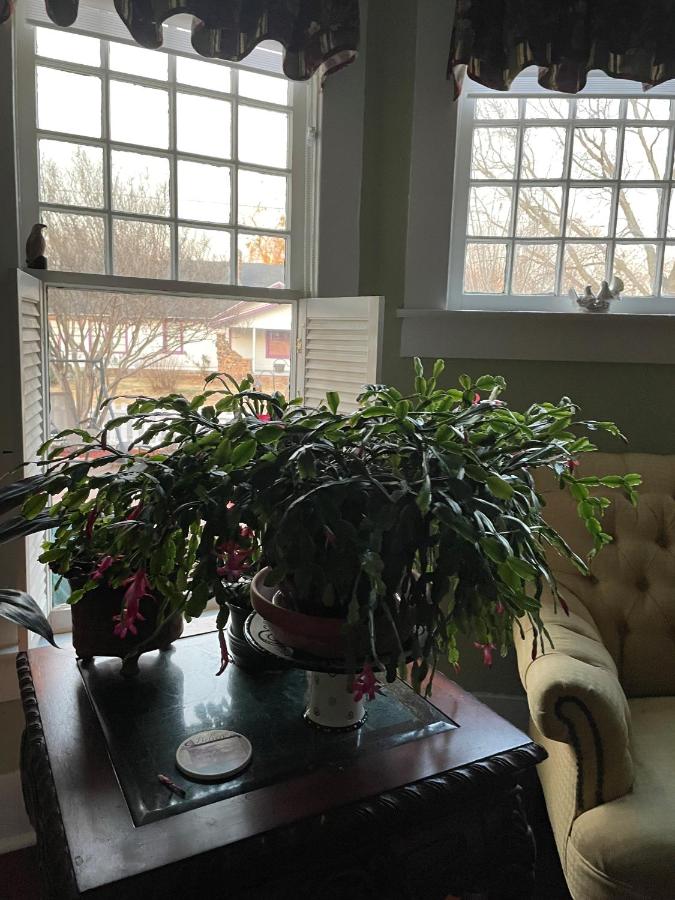 | Granbury Gardens Bed and Breakfast