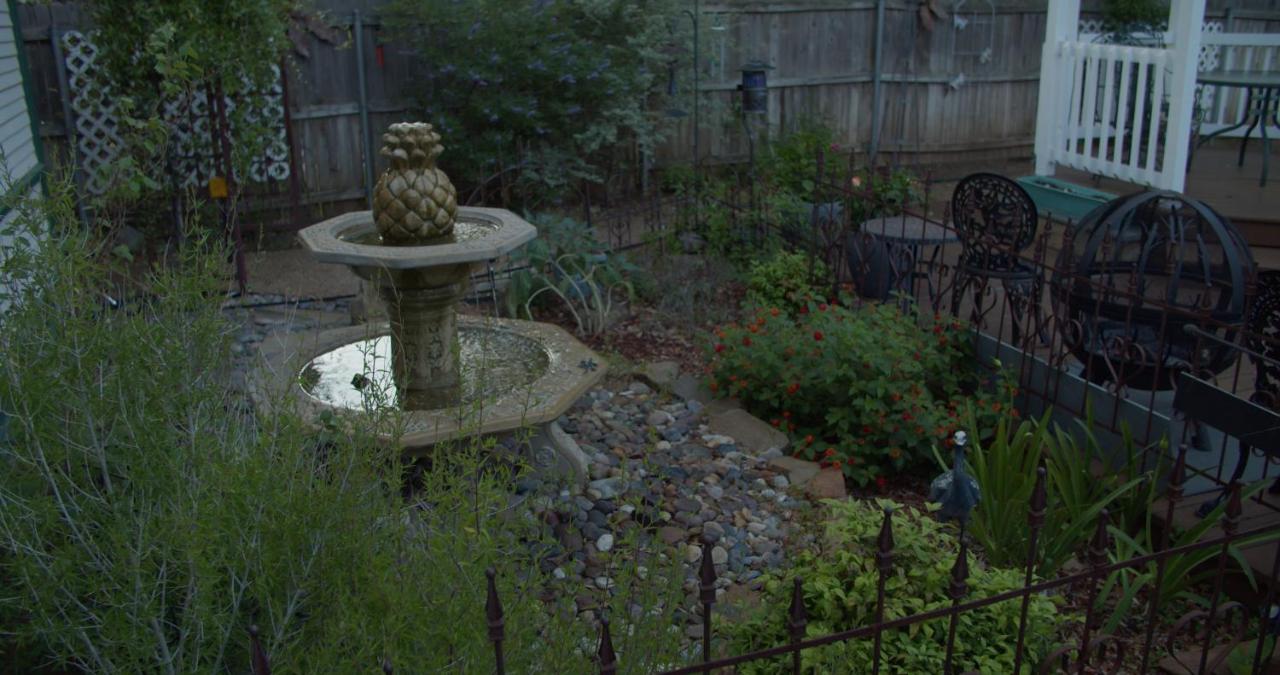| Granbury Gardens Bed and Breakfast