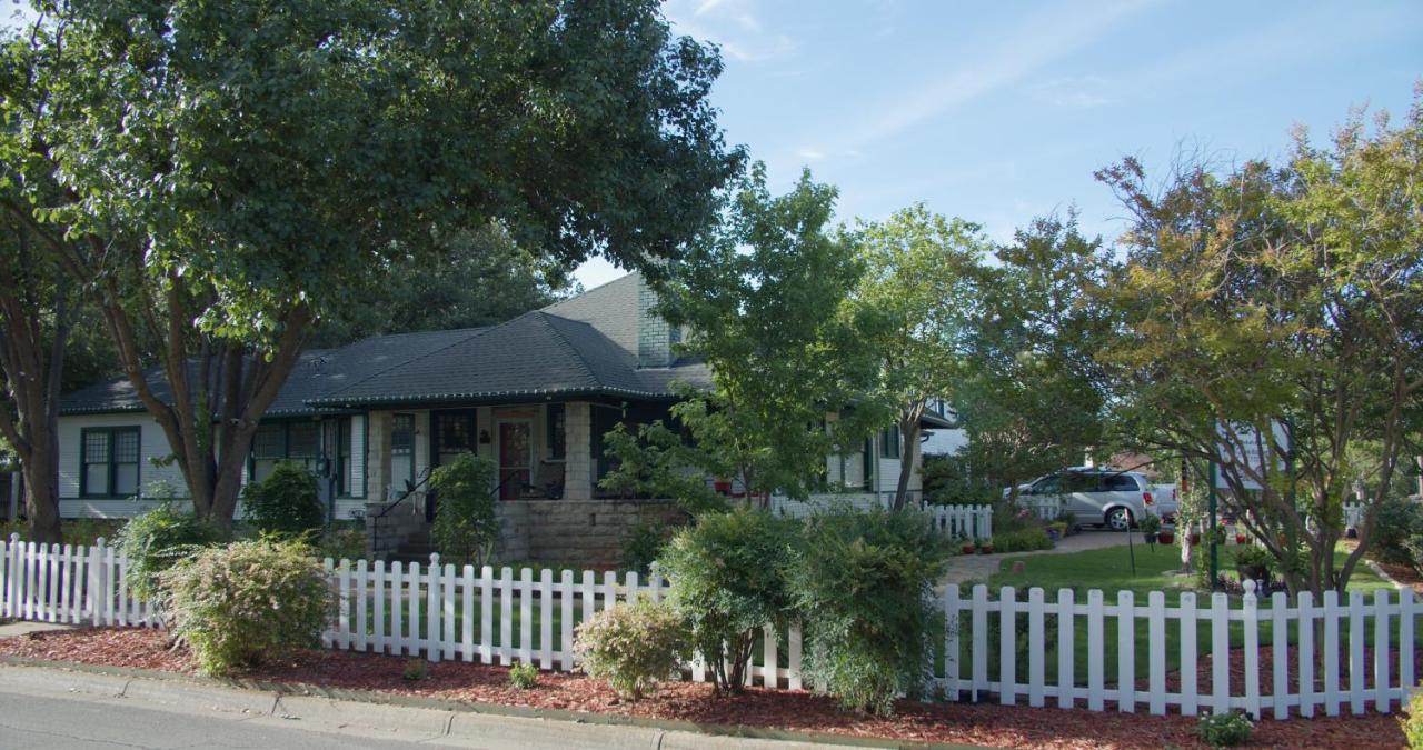 | Granbury Gardens Bed and Breakfast