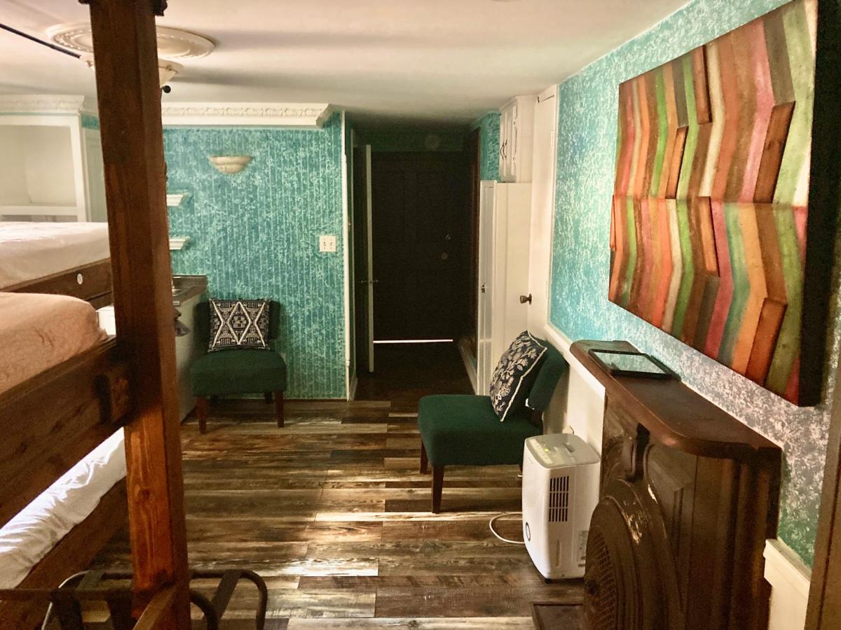 | Madame Isabelle's House