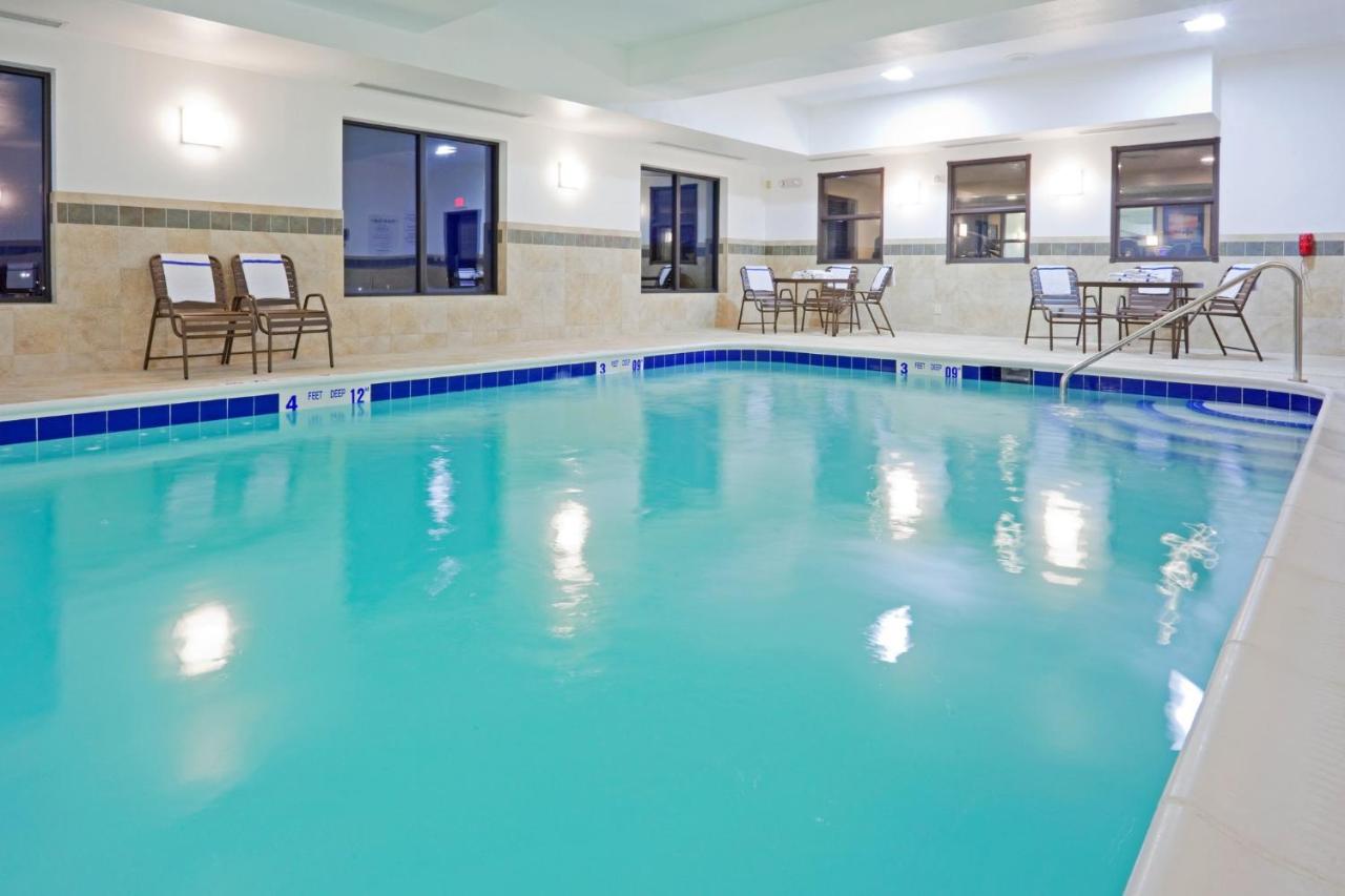 | Holiday Inn Express Hotel & Suites Syracuse North Airport Area, an IHG Hotel
