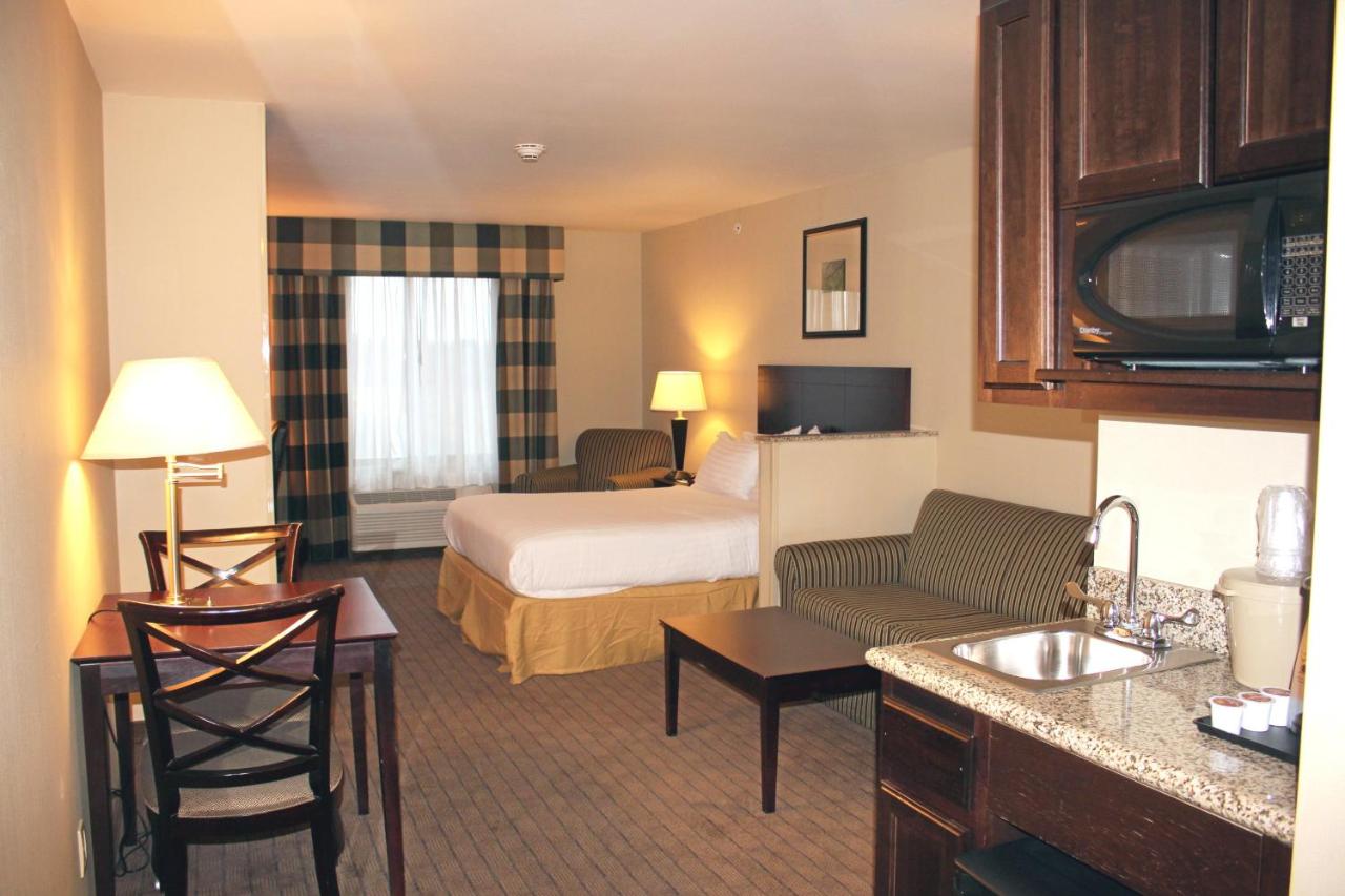 King Suite at Holiday Inn Express Hotel & Suites Syracuse North - Cicero by IHG