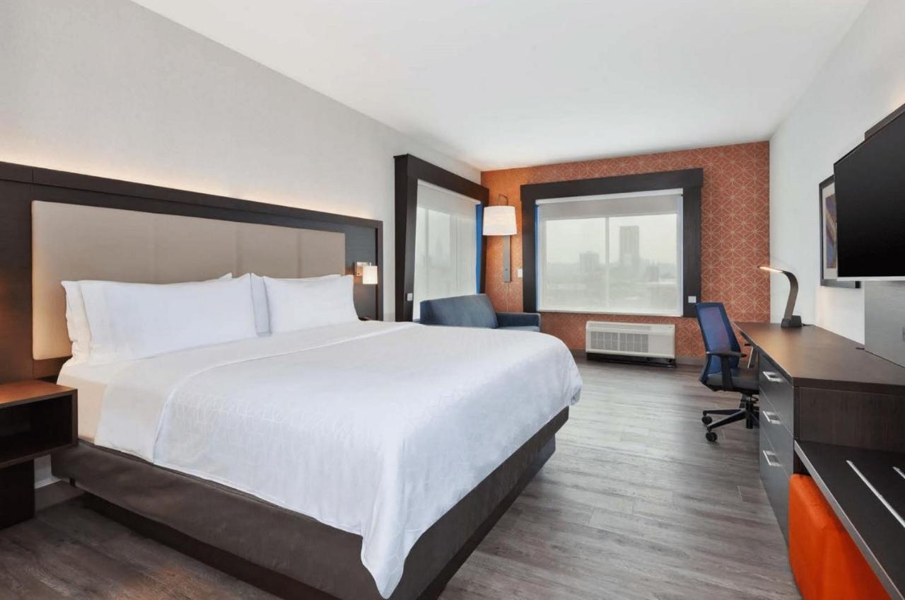 Suite - Mobility Access Roll in Shower/Non-Smoking at Holiday Inn Express & Suites Jersey City - Holland Tunnel by IHG