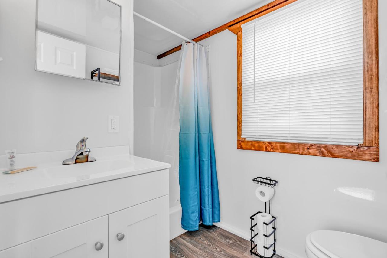 | Aqua Lodges at Coconut Cay Rv and Marina