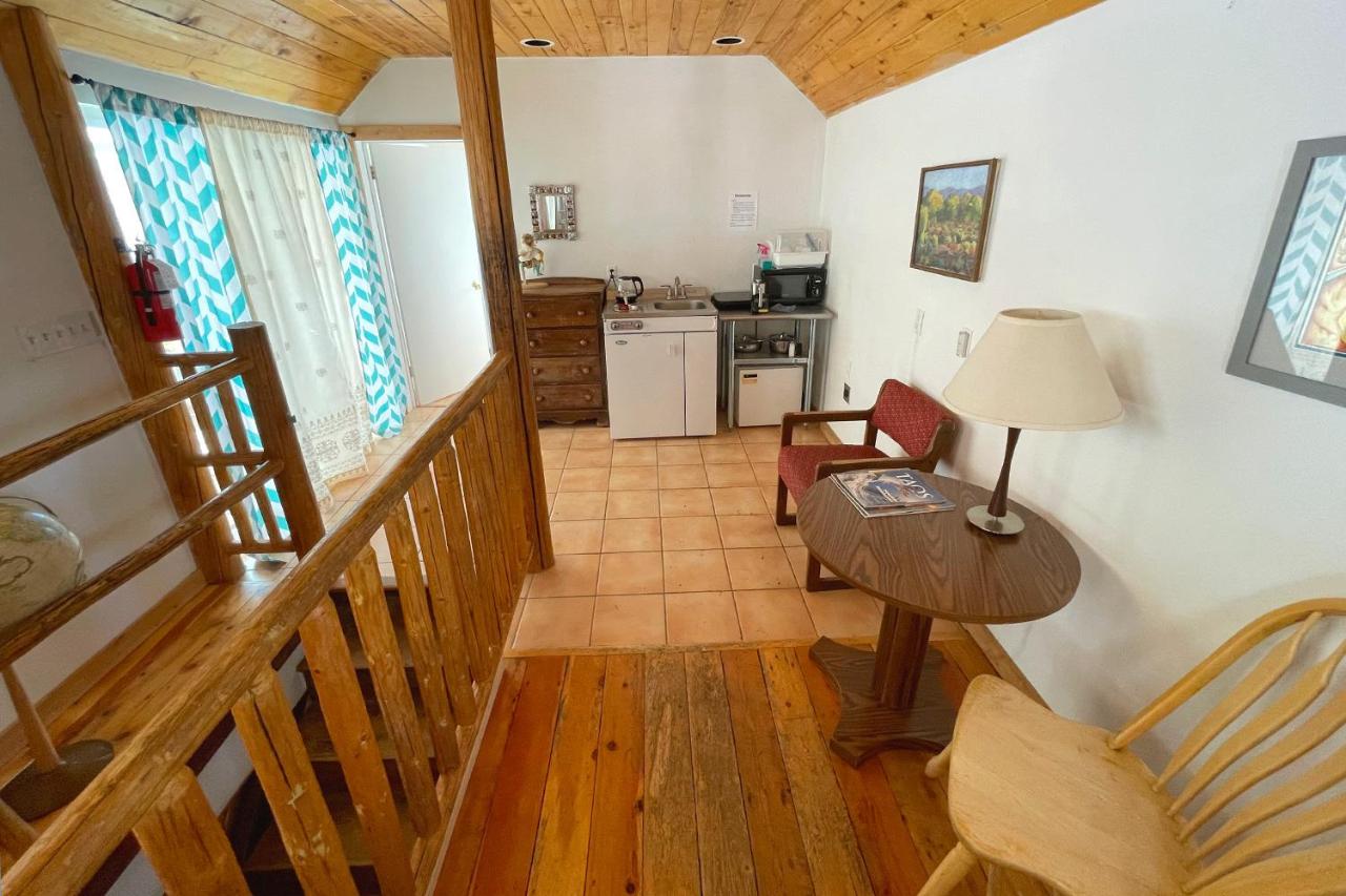 | SnowMansion Taos Adventure Lodge