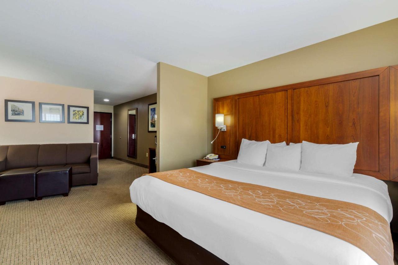 King Suite - Non-Smoking at Comfort Suites Pflugerville - Austin North