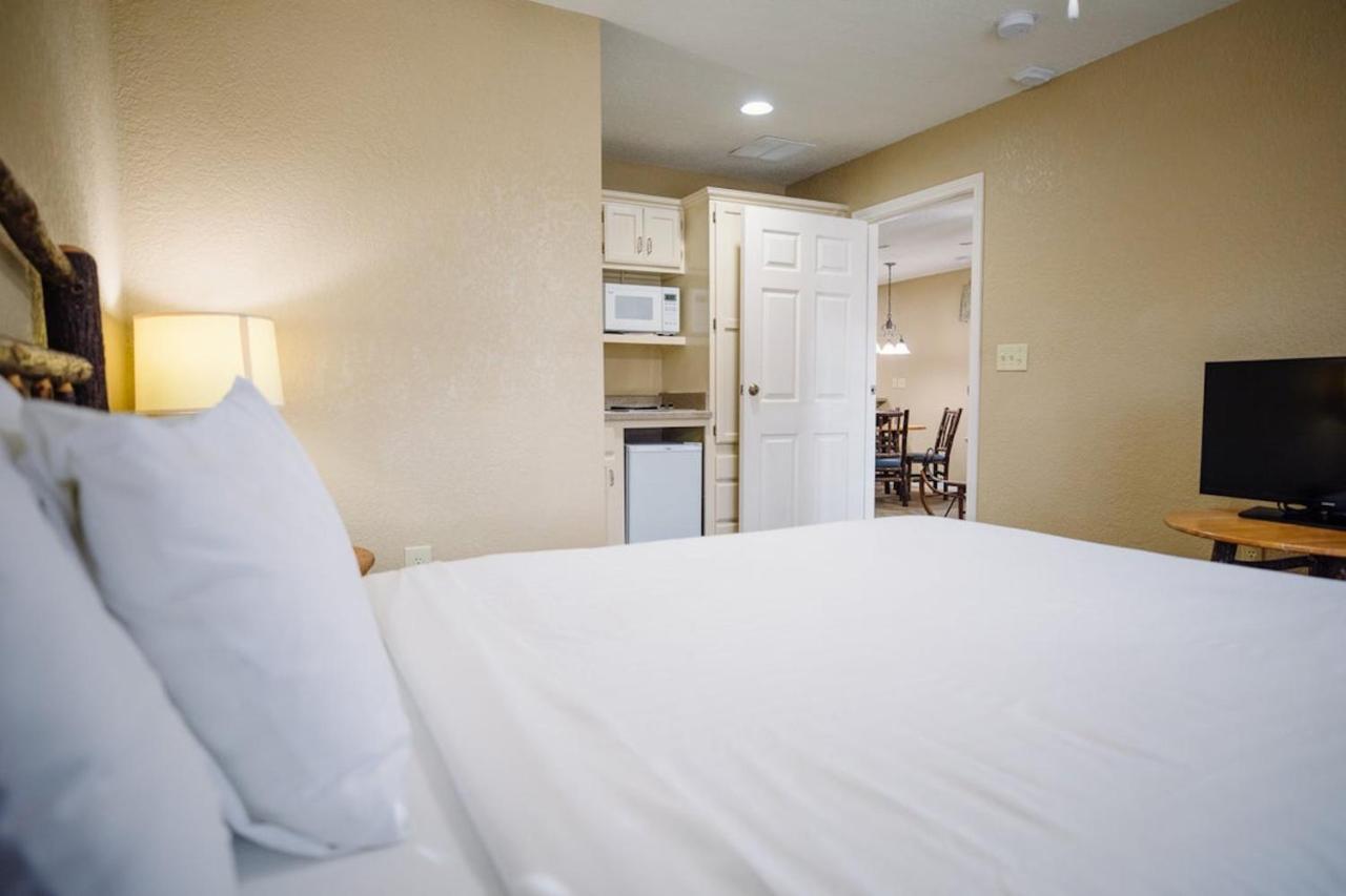 Two-Bedroom Villa Lodge with One King Bed and One Queen Bed at Holiday Inn Club Vacations Hill Country Resort Canyon LK, an IHG Hotel