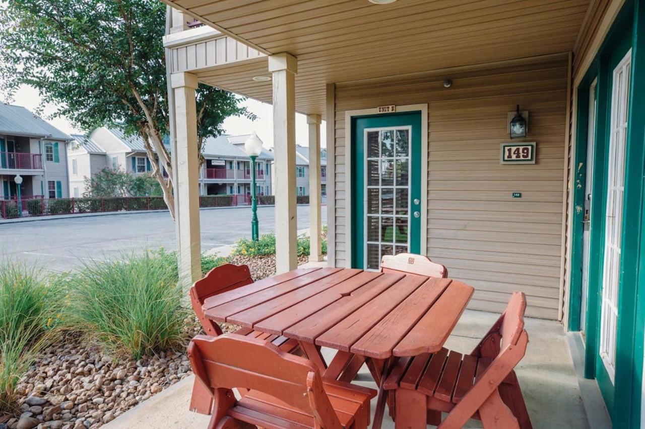 Two-Bedroom Villa Lodge with One King Bed and One Queen Bed at Holiday Inn Club Vacations Hill Country Resort Canyon LK, an IHG Hotel