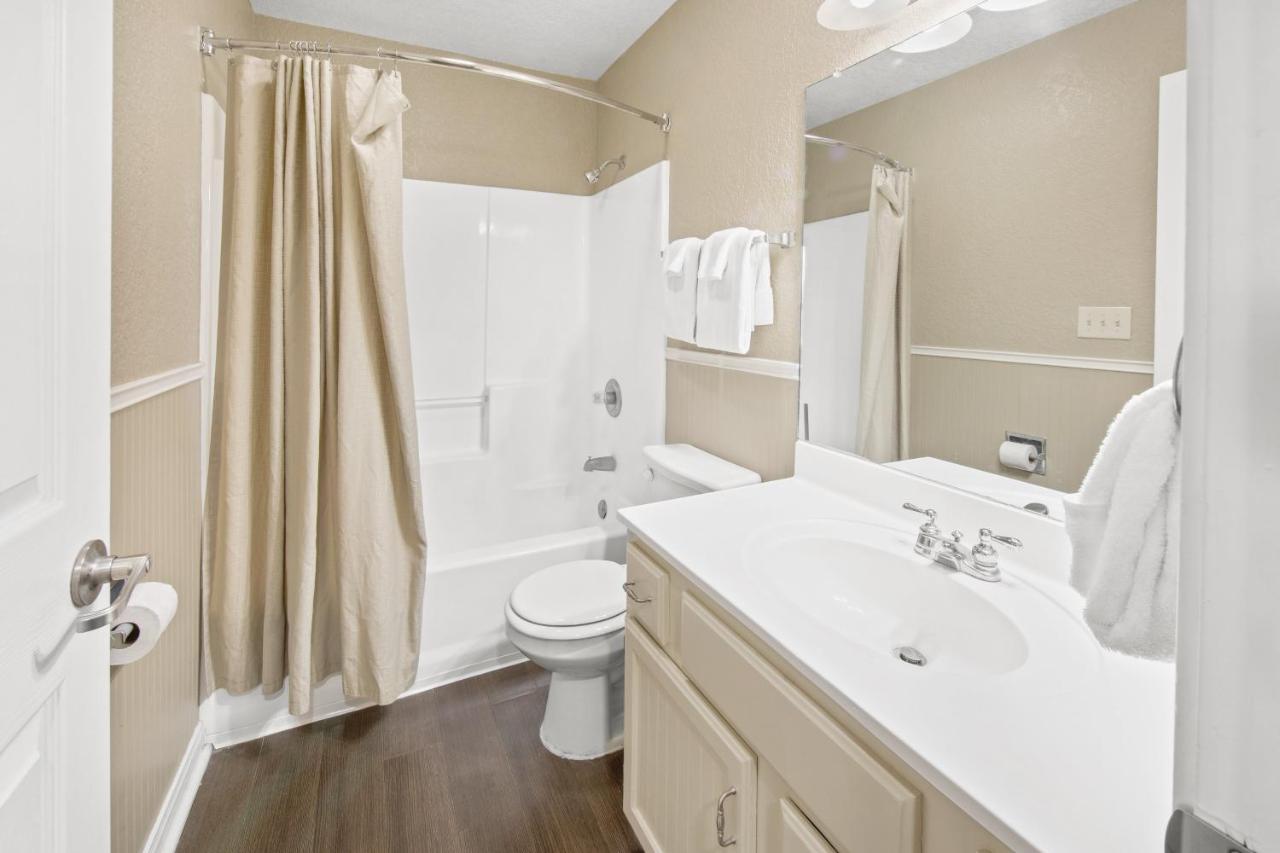 Two-Bedroom Villa Lodge with One King Bed and One Queen Bed at Holiday Inn Club Vacations Hill Country Resort Canyon LK, an IHG Hotel