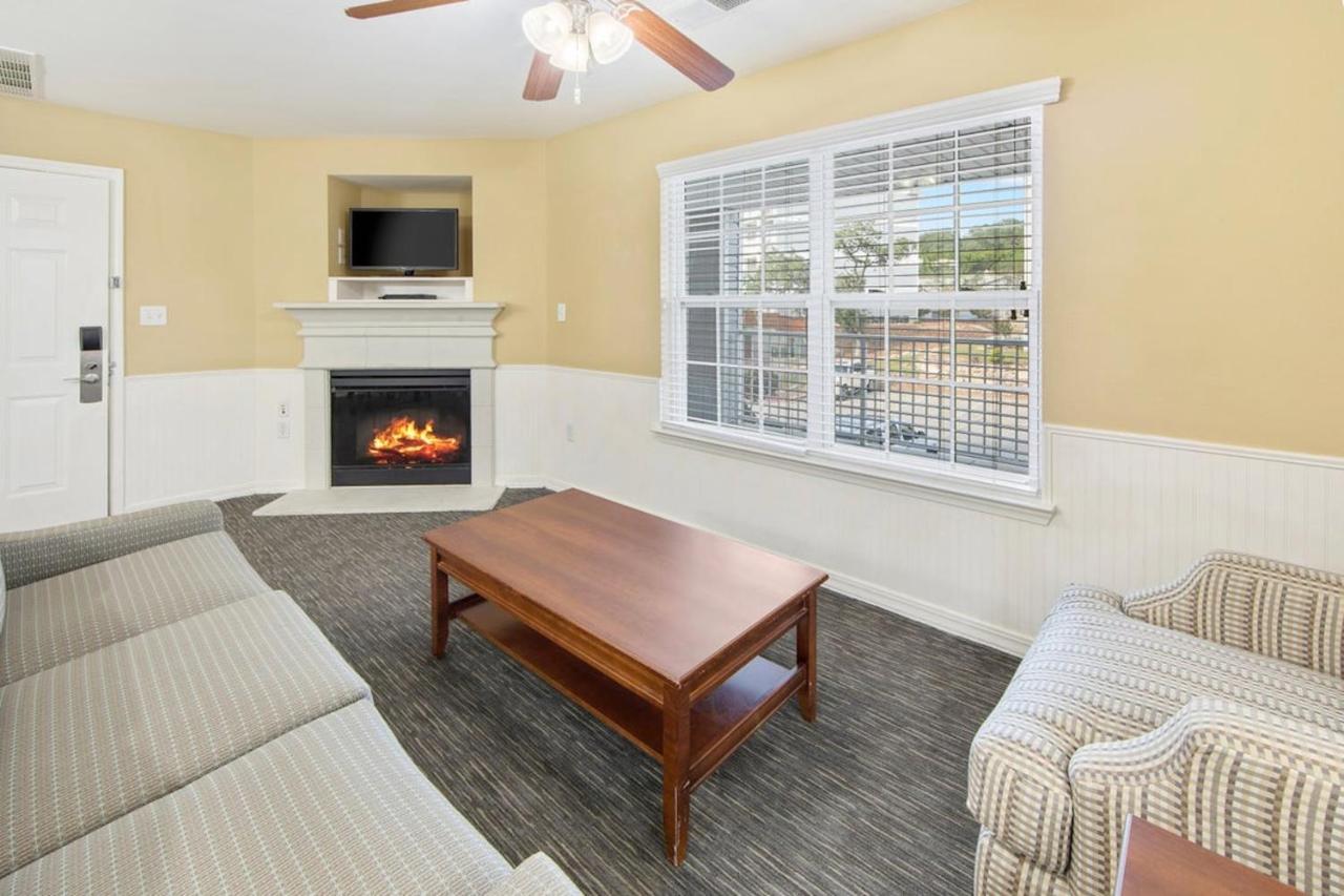 One-Bedroom Villa at Holiday Inn Club Vacations Hill Country Resort Canyon LK, an IHG Hotel