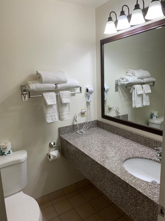 Deluxe Double Room at Days Inn by Wyndham Lake Point