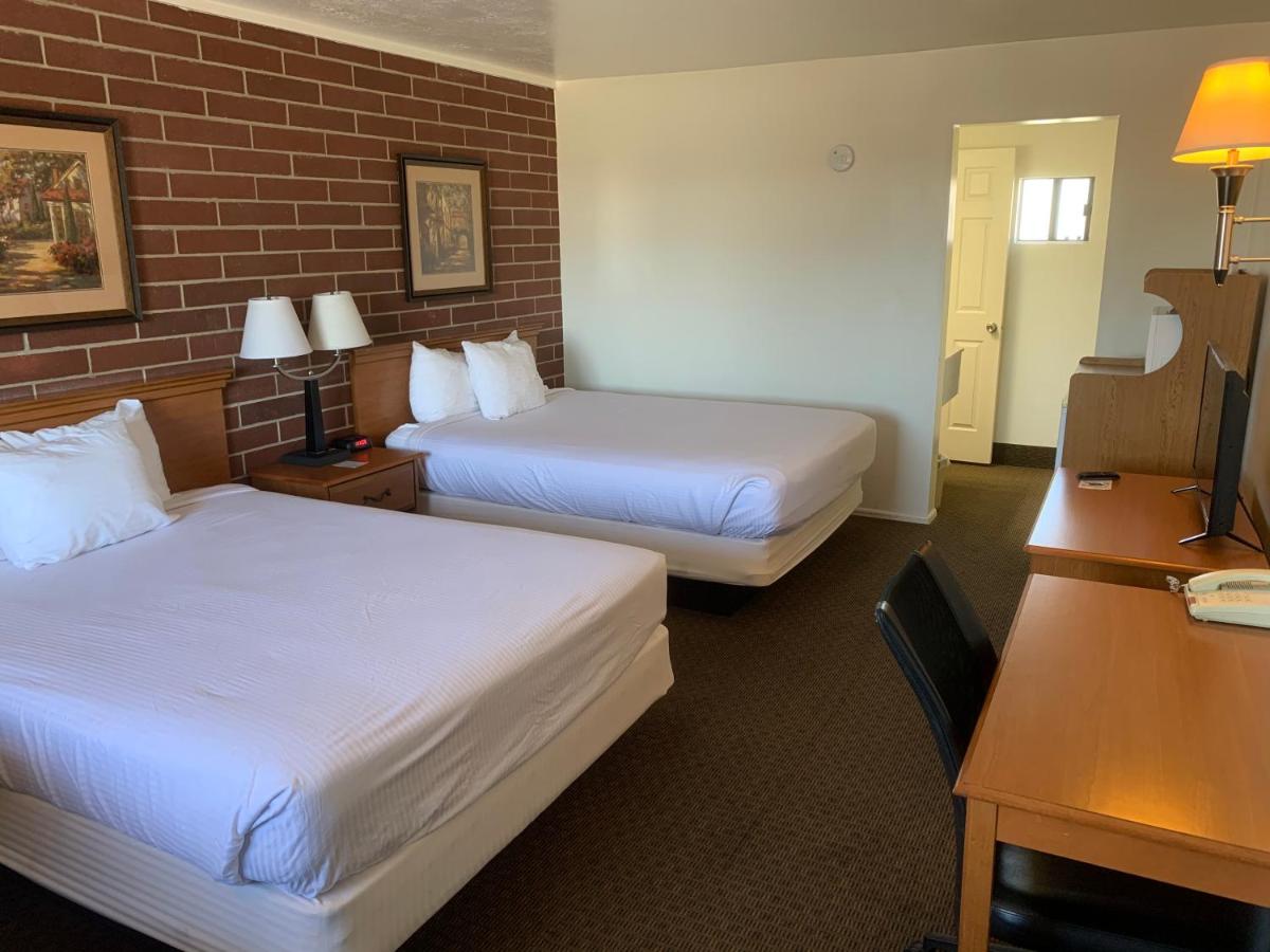 Deluxe Double Room at Days Inn by Wyndham Lake Point