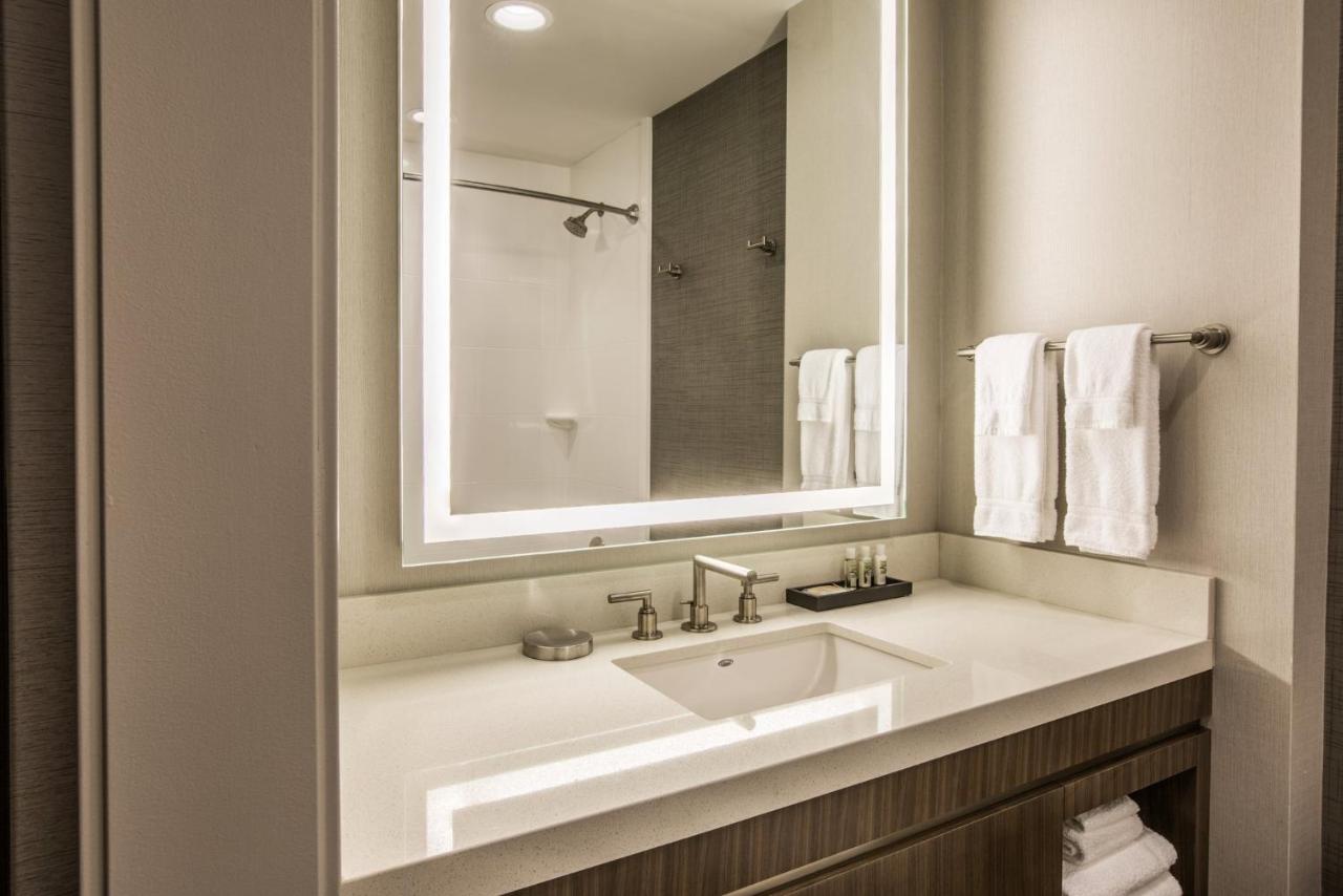 King room - Disability Access Hearing Accessible at Holiday Inn Portland West - Hillsboro by IHG