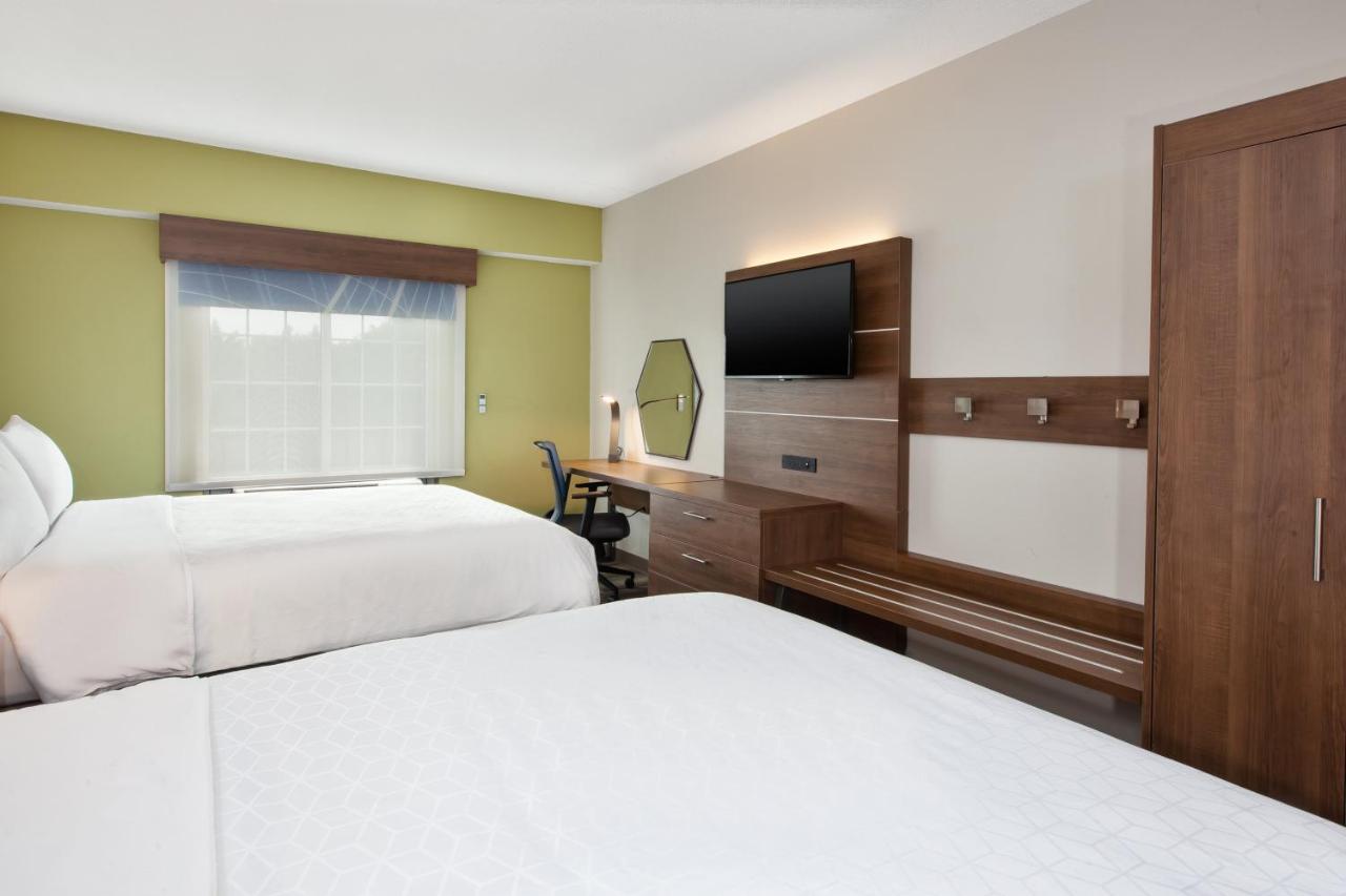 | Holiday Inn Express Hotel & Suites Warrenton