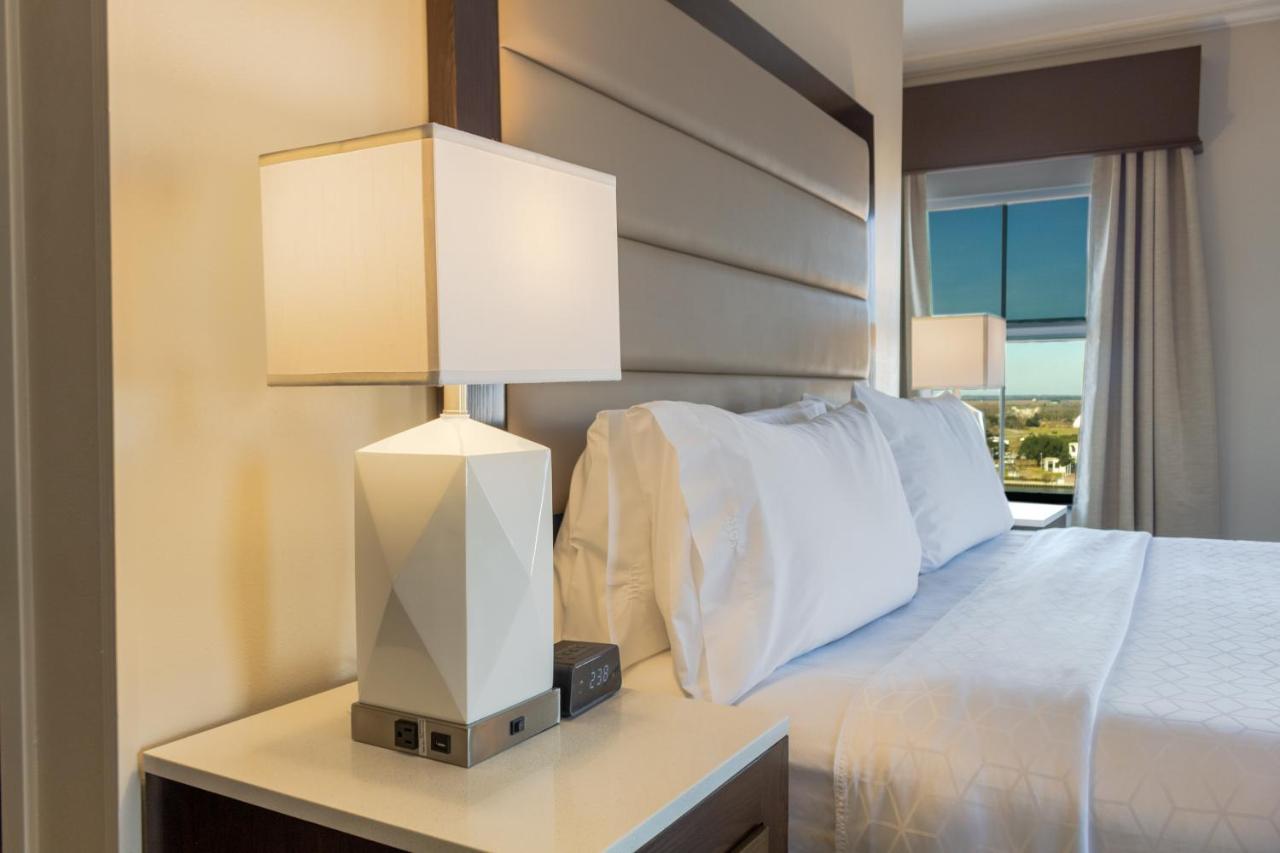| Holiday Inn Express Savannah - Historic District, an IHG Hotel