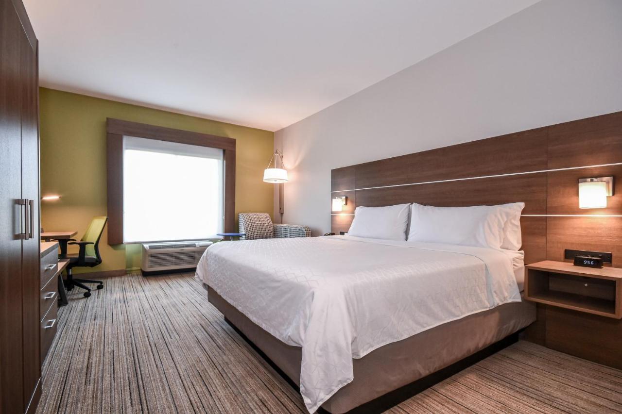 | Holiday Inn Express Charlotte Southeast - Matthews, an IHG Hotel
