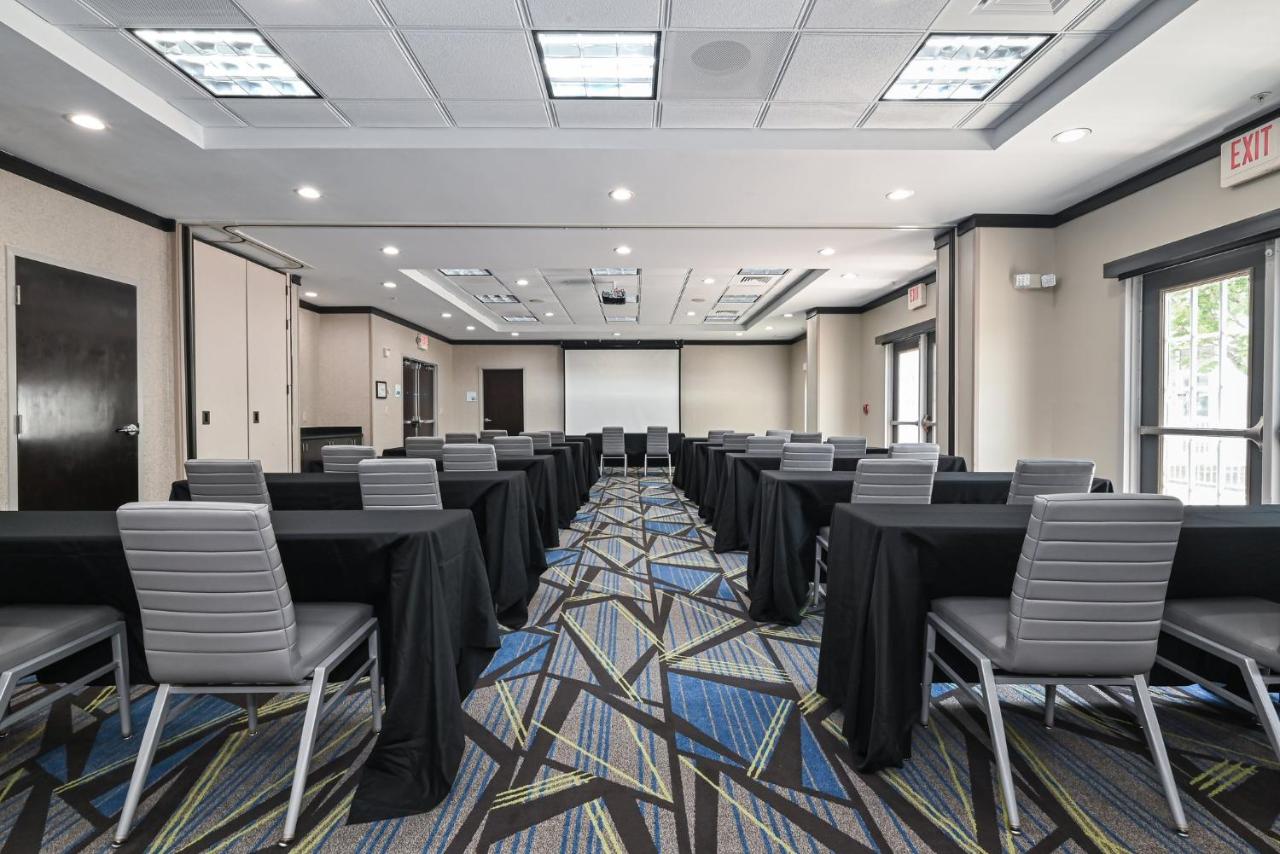 | Holiday Inn Express Charlotte Southeast - Matthews, an IHG Hotel