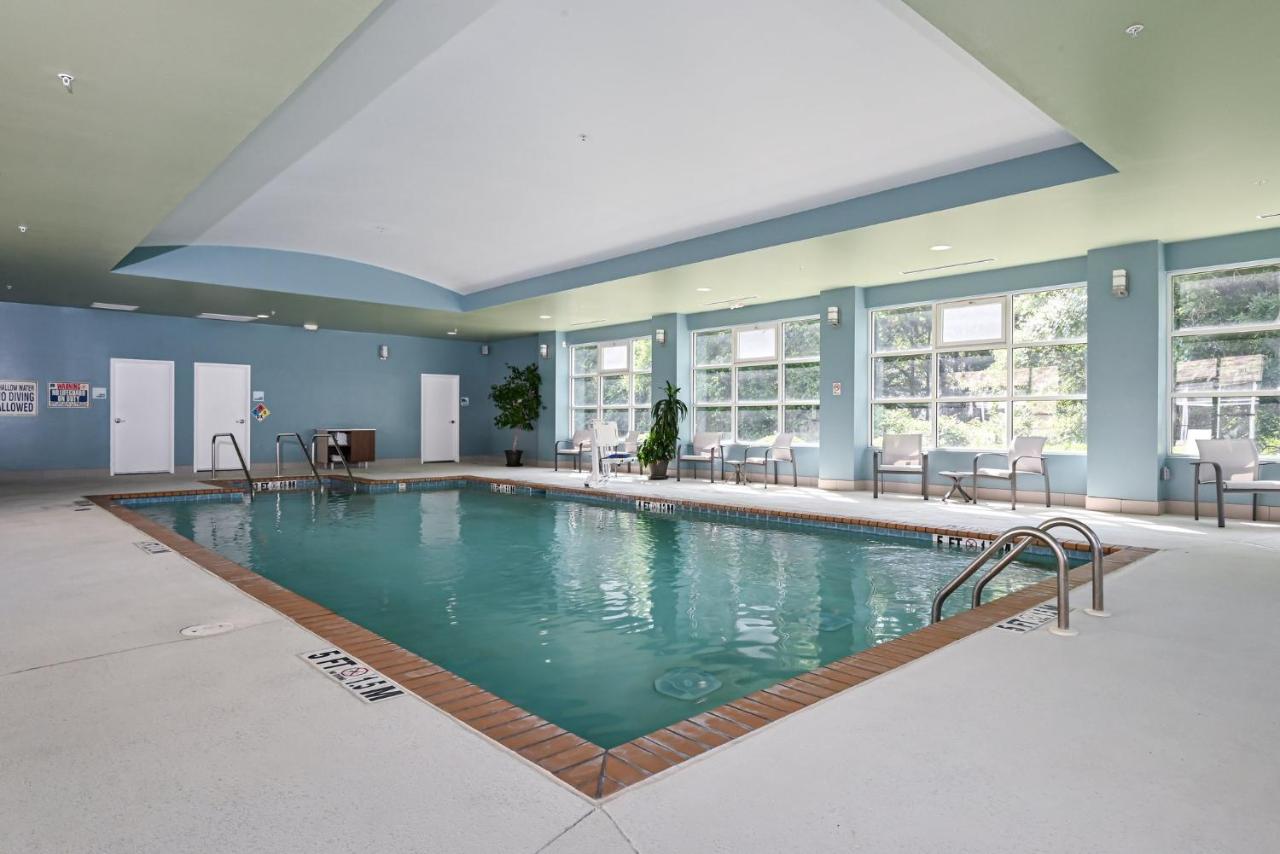 | Holiday Inn Express Charlotte Southeast - Matthews, an IHG Hotel
