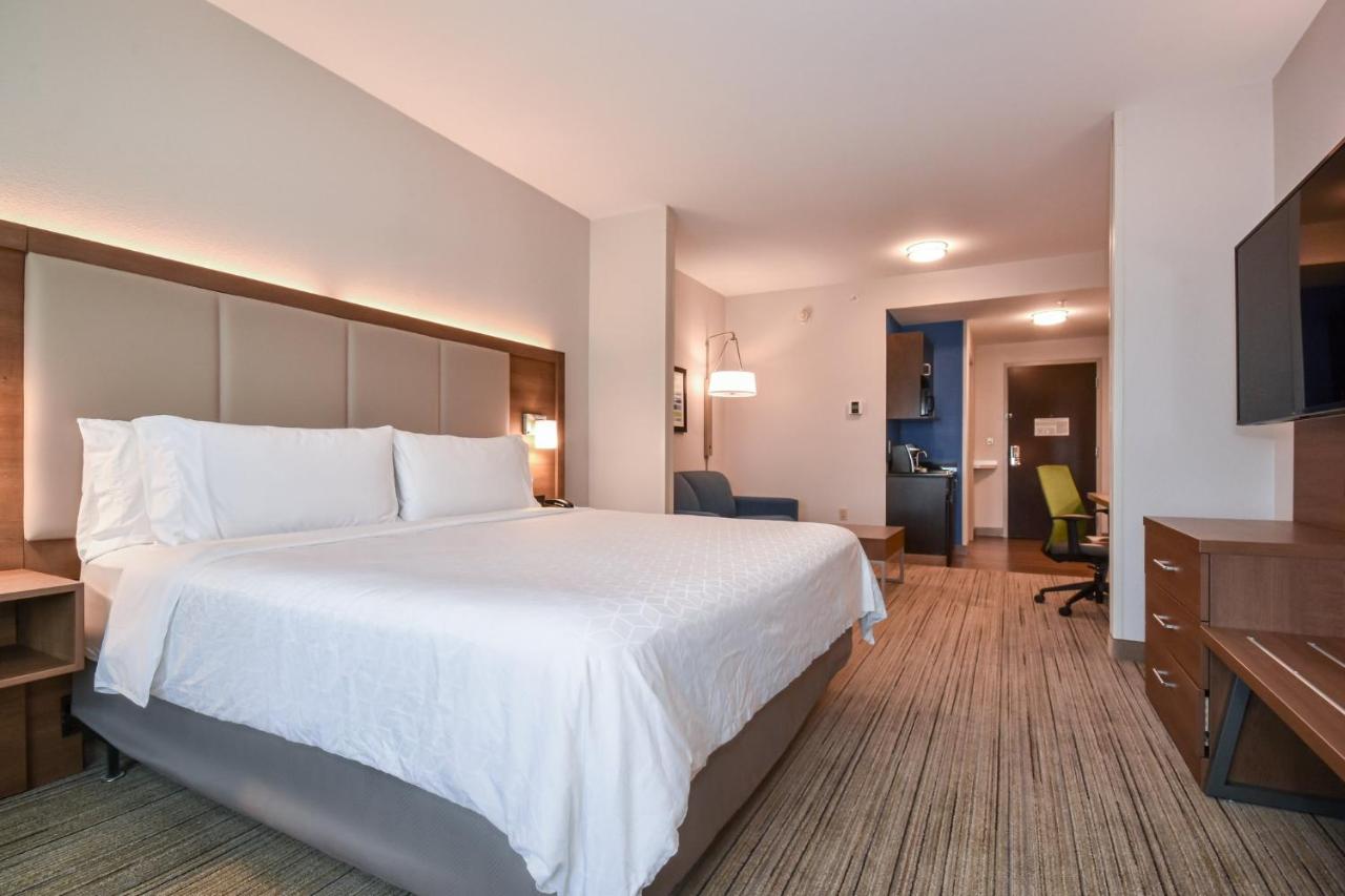 | Holiday Inn Express Charlotte Southeast - Matthews, an IHG Hotel