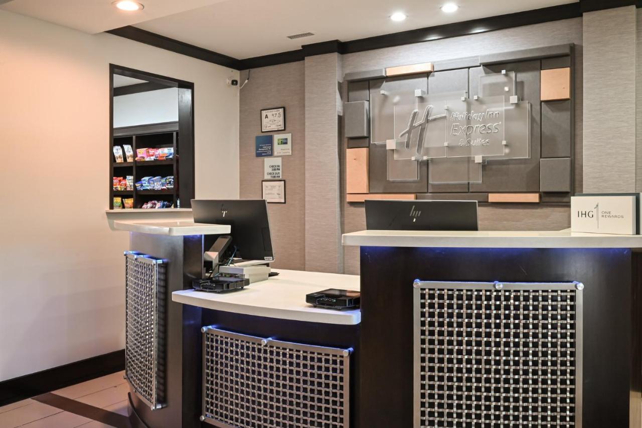 | Holiday Inn Express Charlotte Southeast - Matthews, an IHG Hotel