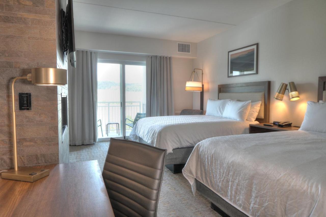 One-Bedroom Suite with Two Queen Beds and Sofa Bed - River View at Holiday Inn & Suites Pigeon Forge Convention Center by IHG