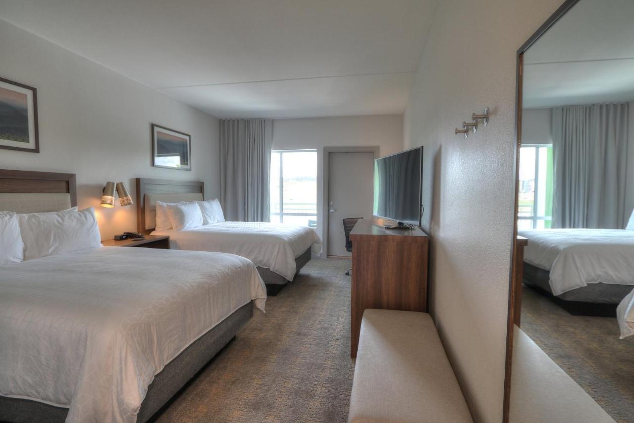 Queen Room with Two Queen Beds River Balcony and High Floor - Non-Smoking at Holiday Inn & Suites Pigeon Forge Convention Center by IHG
