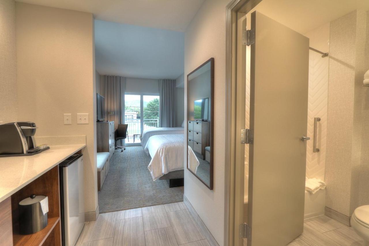 One-Bedroom Suite with Two Queen Beds, Sofa Bed and Balcony at Holiday Inn & Suites Pigeon Forge Convention Center by IHG