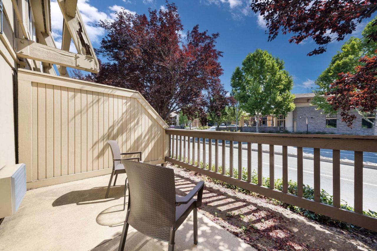 King Room with Patio at Best Western Danville Sycamore Inn