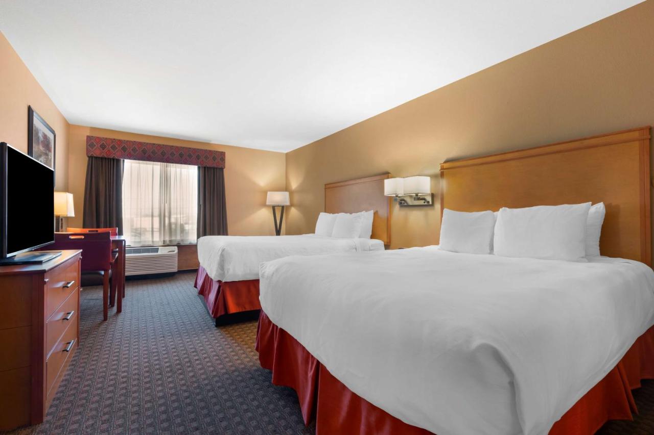 Queen Room with Two Queen Beds - Non-Smoking at Best Western Plus Olympic Inn