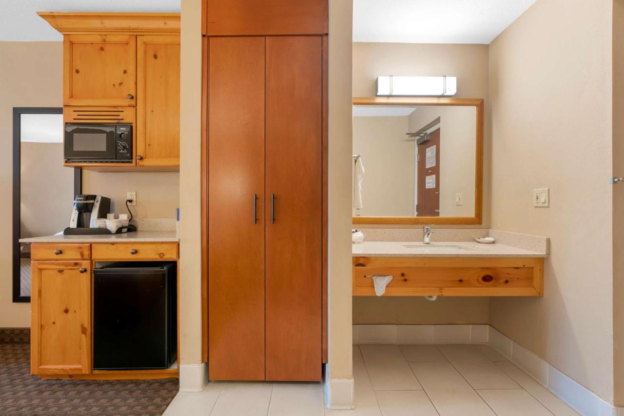 King Suite at Best Western Plus Olympic Inn