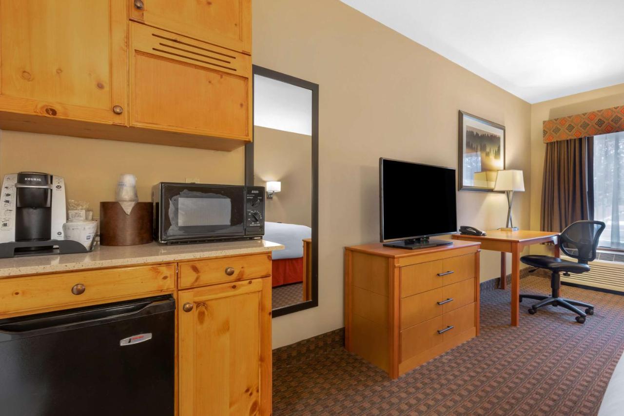 Queen Room with Two Queen Beds - Non-Smoking at Best Western Plus Olympic Inn