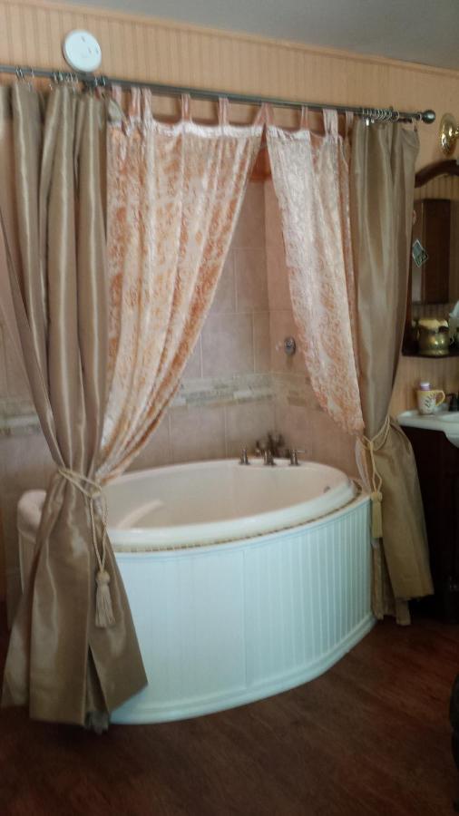 | GlenMorey Country House