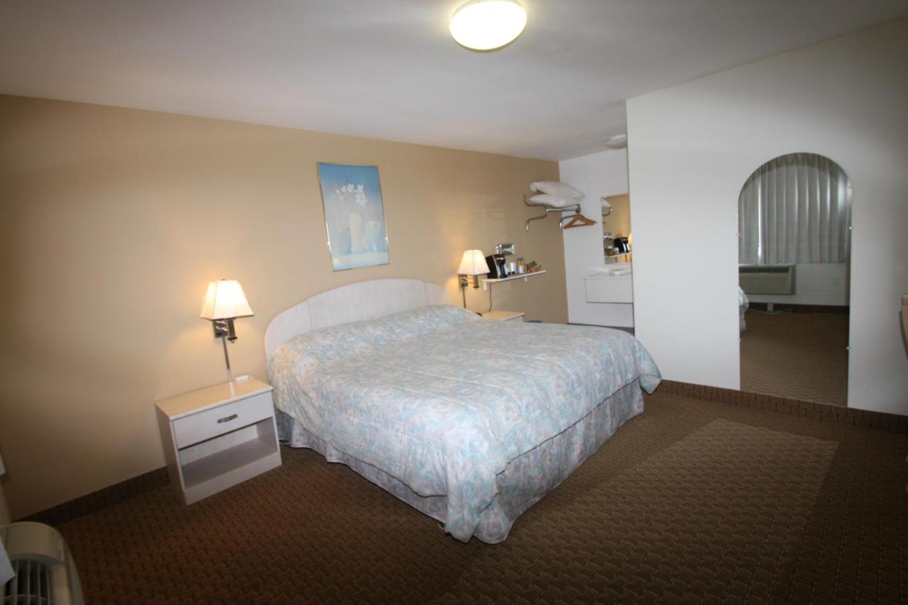 | Redwood Inn
