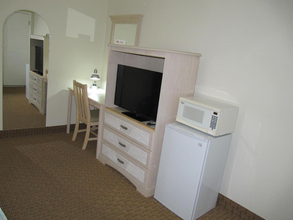 | Redwood Inn