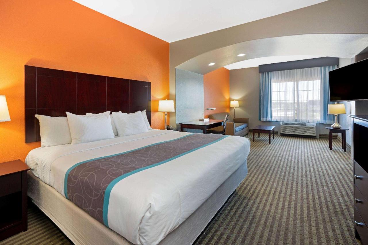 Executive King Room at La Quinta Inn & Suites by Wyndham Houston Bush Intl Airpt E