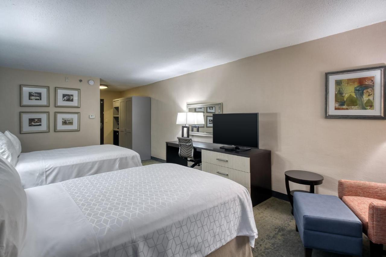 Twin Room - Mobility Access/Hearing Accessible at Holiday Inn Hotel & Suites Atlanta Airport-North by IHG