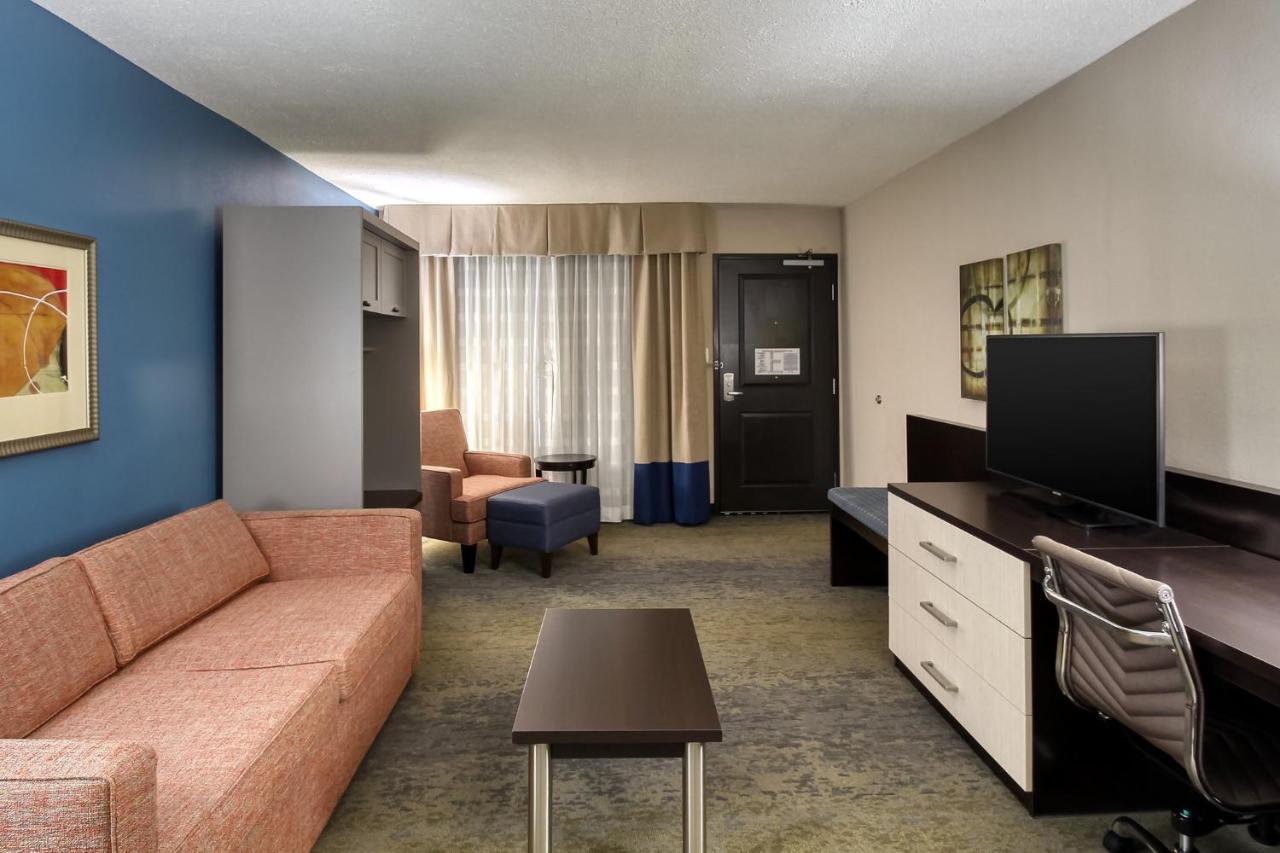 Deluxe Suite - Hearing Accessible - Non-Smoking at Holiday Inn Hotel & Suites Atlanta Airport-North by IHG