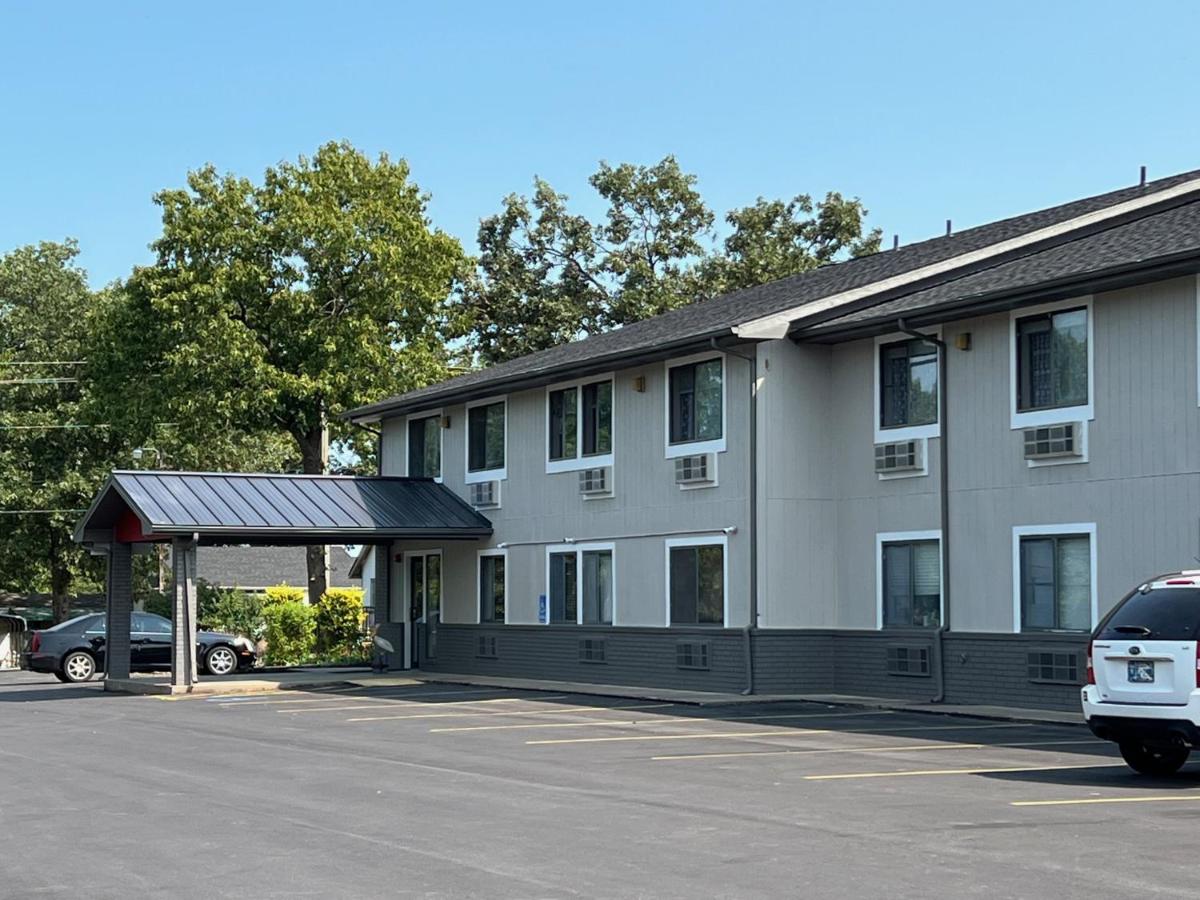 | Hilltop Inn & Suites