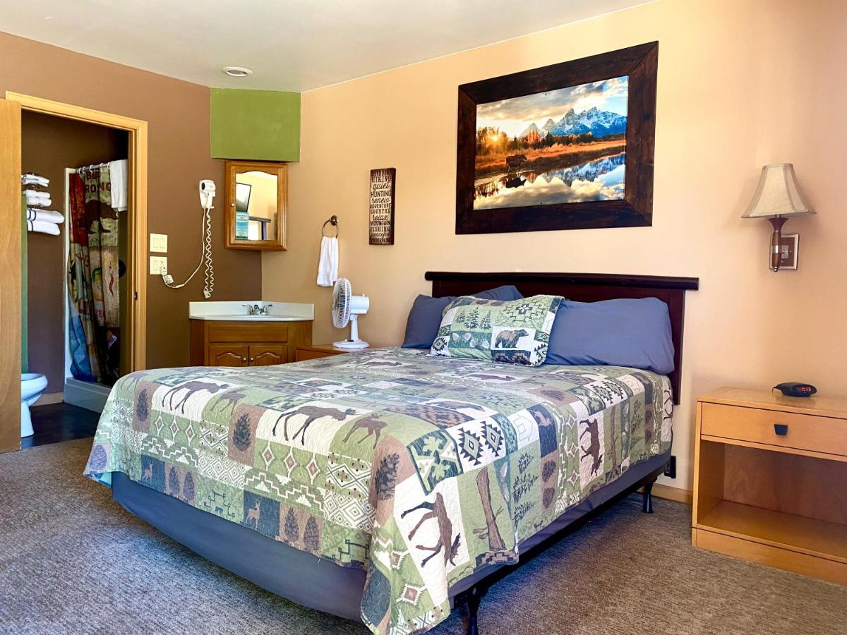 | Moosehead Lodge